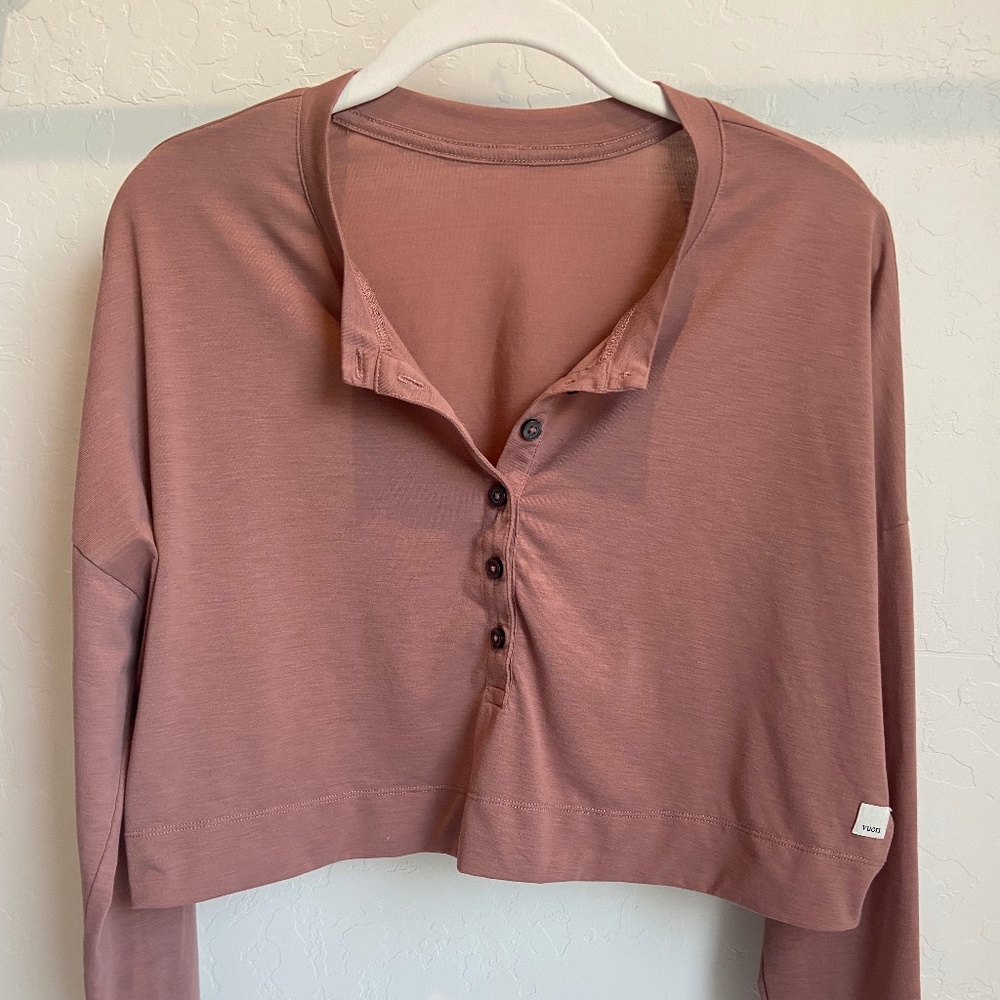 Vuori Cropped Long Sleeve Henley Tee